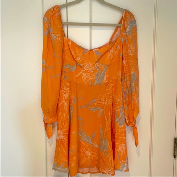 Astr Dresses & Skirts - ASTR floral mini dress